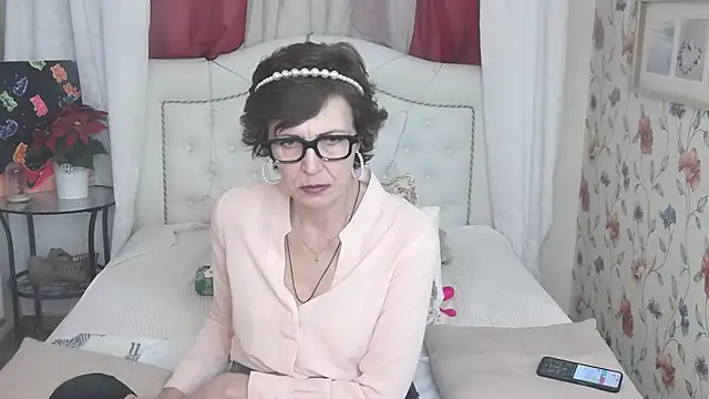 SilviaHart online show from September 11, 1:11 pm