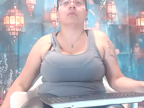 Snapshot of Tanyabigtits chatting on October 13, 12:05 pm Tanyabigtits online show from October 13, 12:05 pm