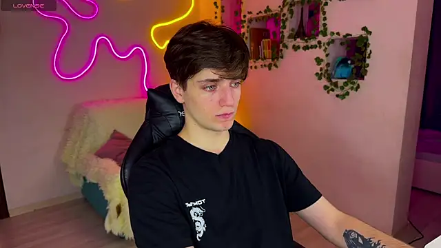 RobertAndLinela online show from February 14, 7:12 pm