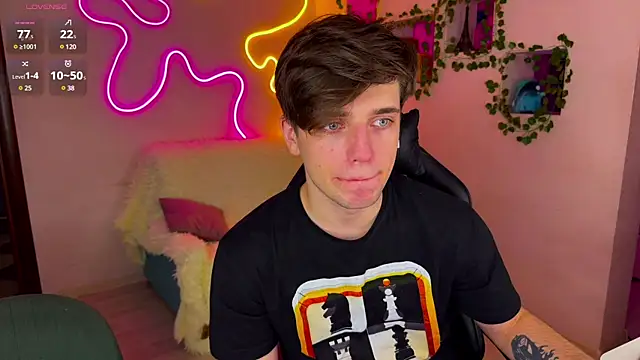 RobertAndLinela online show from February 16, 8:33 pm