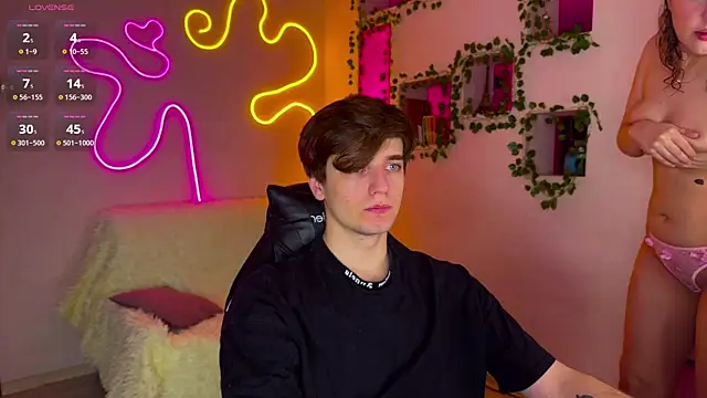 RobertAndLinela online show from March 21, 6:18 pm