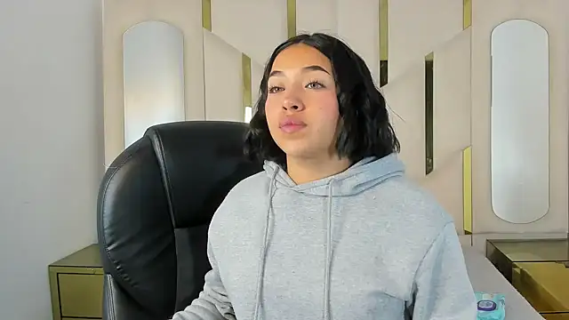 IsabellRodriguez18 online show from October 24, 3:14 am