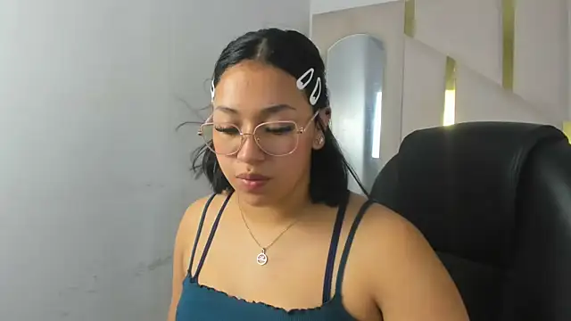 IsabellRodriguez18 online show from December 3, 4:53 am