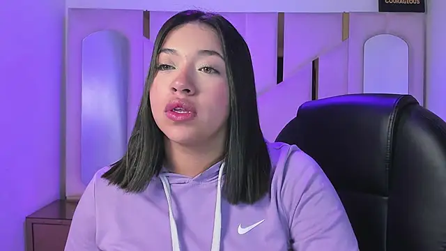 IsabellRodriguez18 online show from April 6, 5:19 am