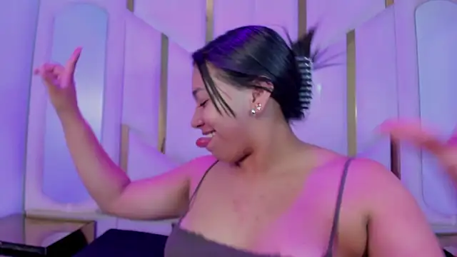 IsabellRodriguez18 online show from April 12, 3:55 am