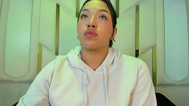 Snapshot of IsabellRodriguez18 chatting on June 5, 3:35 am IsabellRodriguez18 online show from June 5, 3:35 am