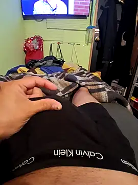 Snapshot of zeus2630 chatting on February 20, 3:25 am zeus2630 online show from February 20, 3:25 am