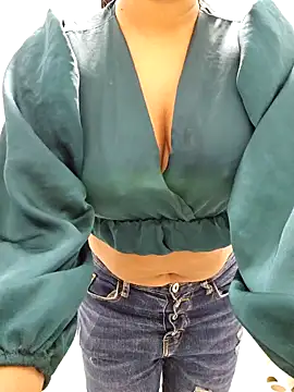 lizzzziee online show from December 25, 4:32 pm