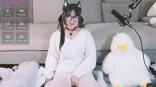 Yu UwU  online show from February 4, 2:43 pm