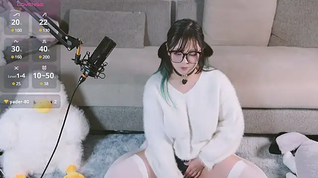 Yu UwU  online show from February 18, 12:49 pm