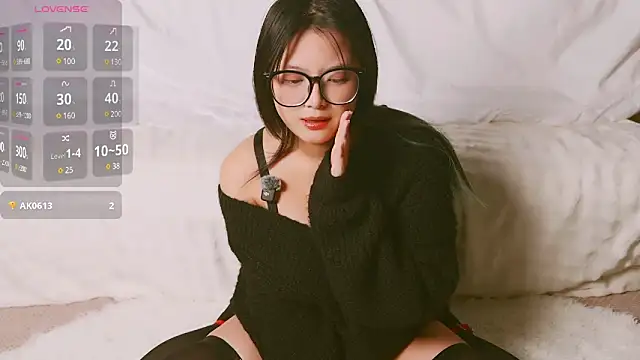 Yu UwU  online show from March 4, 12:44 pm