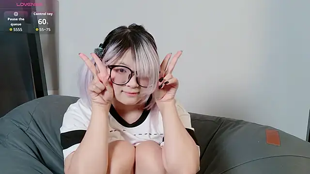 Snapshot of Yu_UwU_ chatting on April 4, 2:36 pm Yu UwU online show from April 4, 2:36 pm