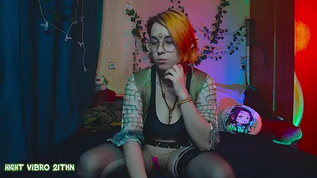 TrickyKitsune online show from March 22, 3:20 pm