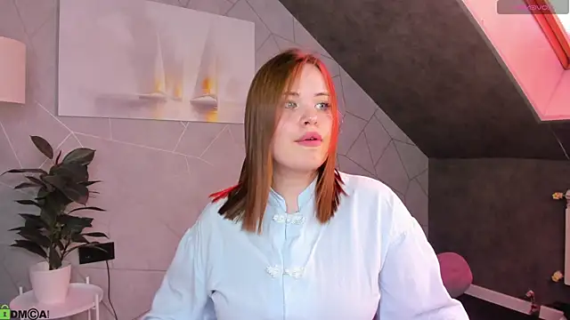 EricaElliott online show from June 11, 9:18 am