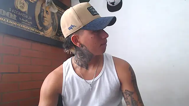 Snapshot of Thiago_x_Sahara chatting on December 29, 2:00 pm Thiago x Sahara online show from December 29, 2:00 pm