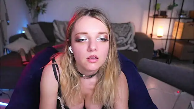 Magnetic Amy online show from February 20, 3:41 pm