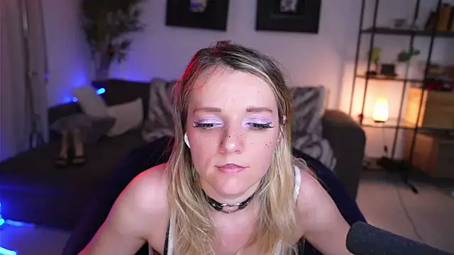 Magnetic Amy online show from March 17, 3:29 pm