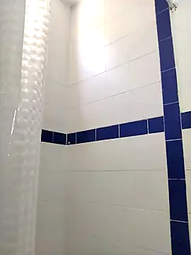 Mia WAll online show from January 11, 5:40 pm