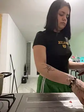 pretty angela1 online show from December 5, 12:30 am