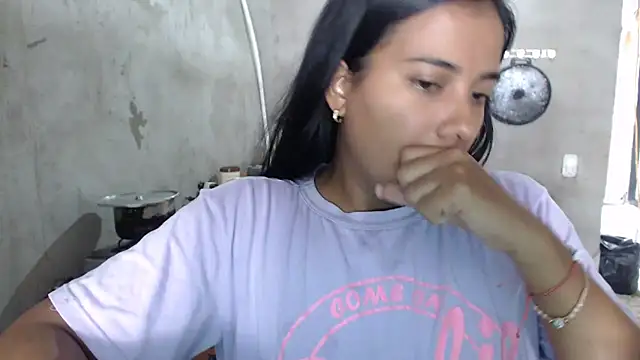 Snapshot of Coral0403 chatting on March 2, 4:21 pm Coral0403 online show from March 2, 4:21 pm