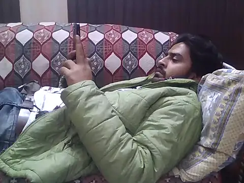 indihotguy online show from December 14, 11:04 am