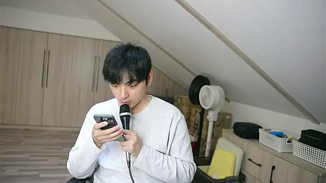 chinalover4199 online show from April 8, 5:18 am