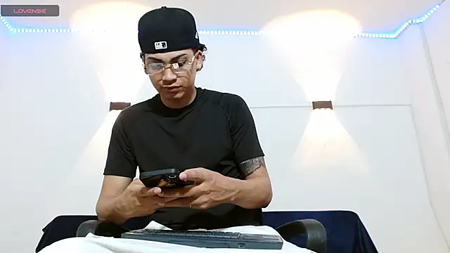 Br4ndxpimm online show from November 1, 7:49 pm