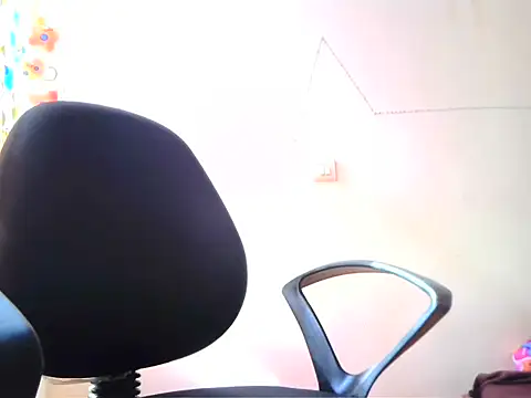 Snapshot of roseofvenom chatting on February 26, 9:32 am roseofvenom online show from February 26, 9:32 am