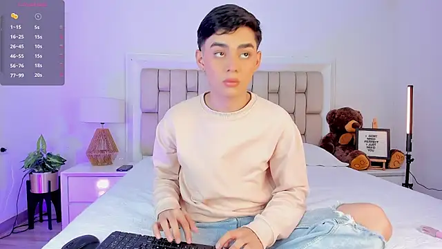 Maxi little online show from December 4, 9:23 pm