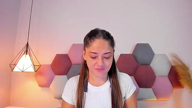 EloiseQuinn online show from October 18, 1:45 pm