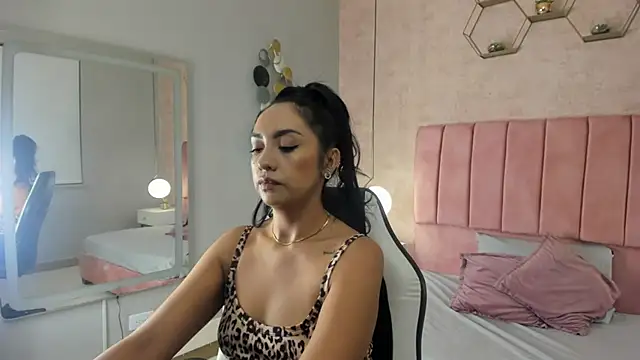 MAGIC AURORAA online show from March 4, 12:22 pm