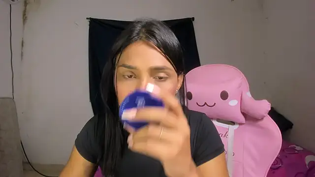 Snapshot of Miss_noah18 chatting on October 15, 9:48 pm Miss noah18 online show from October 15, 9:48 pm