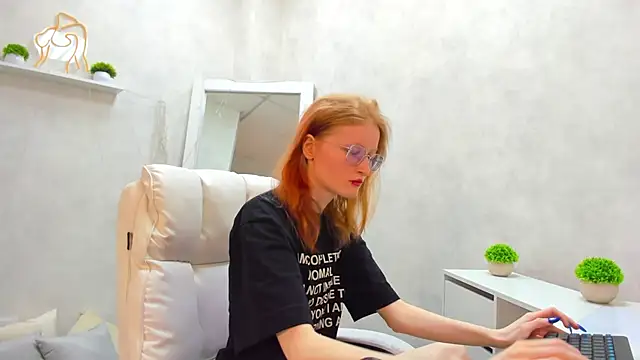 Snapshot of ElizabethHarpper chatting on March 10, 8:15 am ElizabethHarpper online show from March 10, 8:15 am