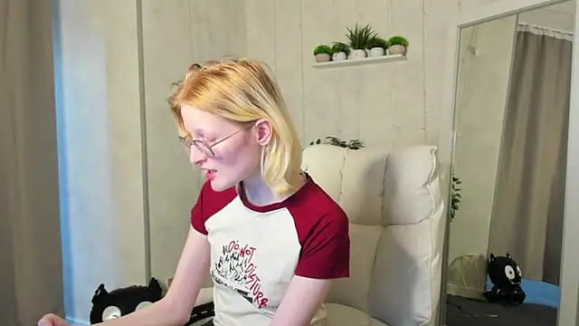 Snapshot of ElizabethHarpper chatting on October 31, 9:21 am ElizabethHarpper online show from October 31, 9:21 am