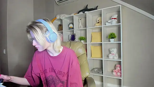 ElizabethHarpper online show from November 1, 1:07 am