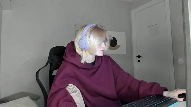 ElizabethHarpper online show from November 10, 1:15 am