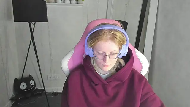 ElizabethHarpper online show from December 4, 1:04 am