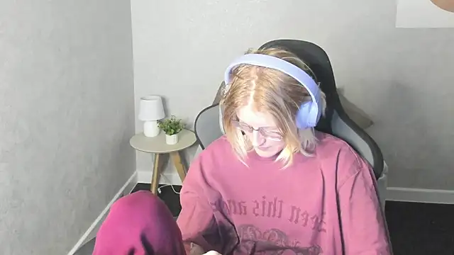 ElizabethHarpper online show from December 5, 1:14 am