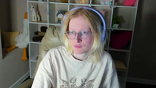 ElizabethHarpper online show from December 15, 12:59 am