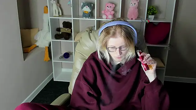 ElizabethHarpper online show from December 19, 1:01 am