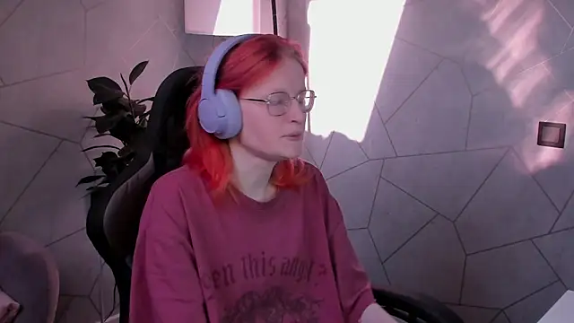 ElizabethHarpper online show from February 12, 9:15 am