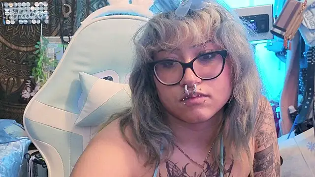 deluxxxeblu online show from January 14, 1:55 am