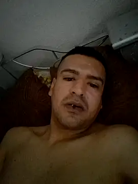 Snapshot of elverg4313 chatting on July 6, 3:36 pm elverg4313 online show from July 6, 3:36 pm