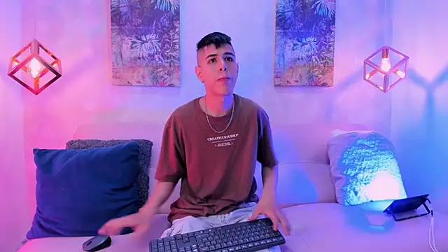 Angel Khouri online show from February 9, 8:13 pm