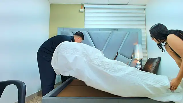 DAVID VICTORIAA online show from April 7, 1:00 pm