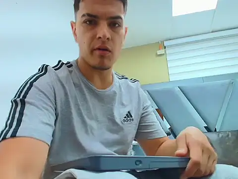 DAVID VICTORIAA online show from April 13, 1:05 pm