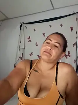 Snapshot of Abigail_BigTits chatting on January 24, 3:32 am Abigail BigTits online show from January 24, 3:32 am