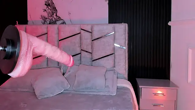 daniiphoeniixx online show from December 3, 8:07 pm