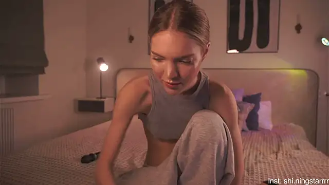 alittlestarrr online show from February 22, 12:16 am