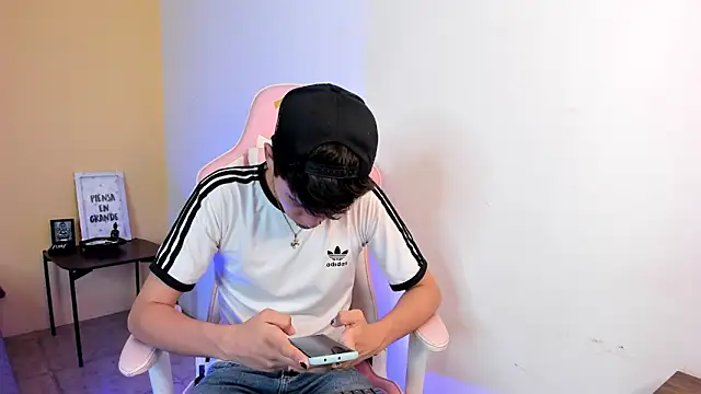 Brian-Ausslos online show from December 28, 2:43 am